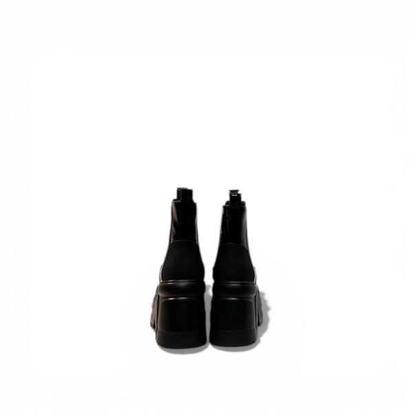 Gloss Chelsea Bootie