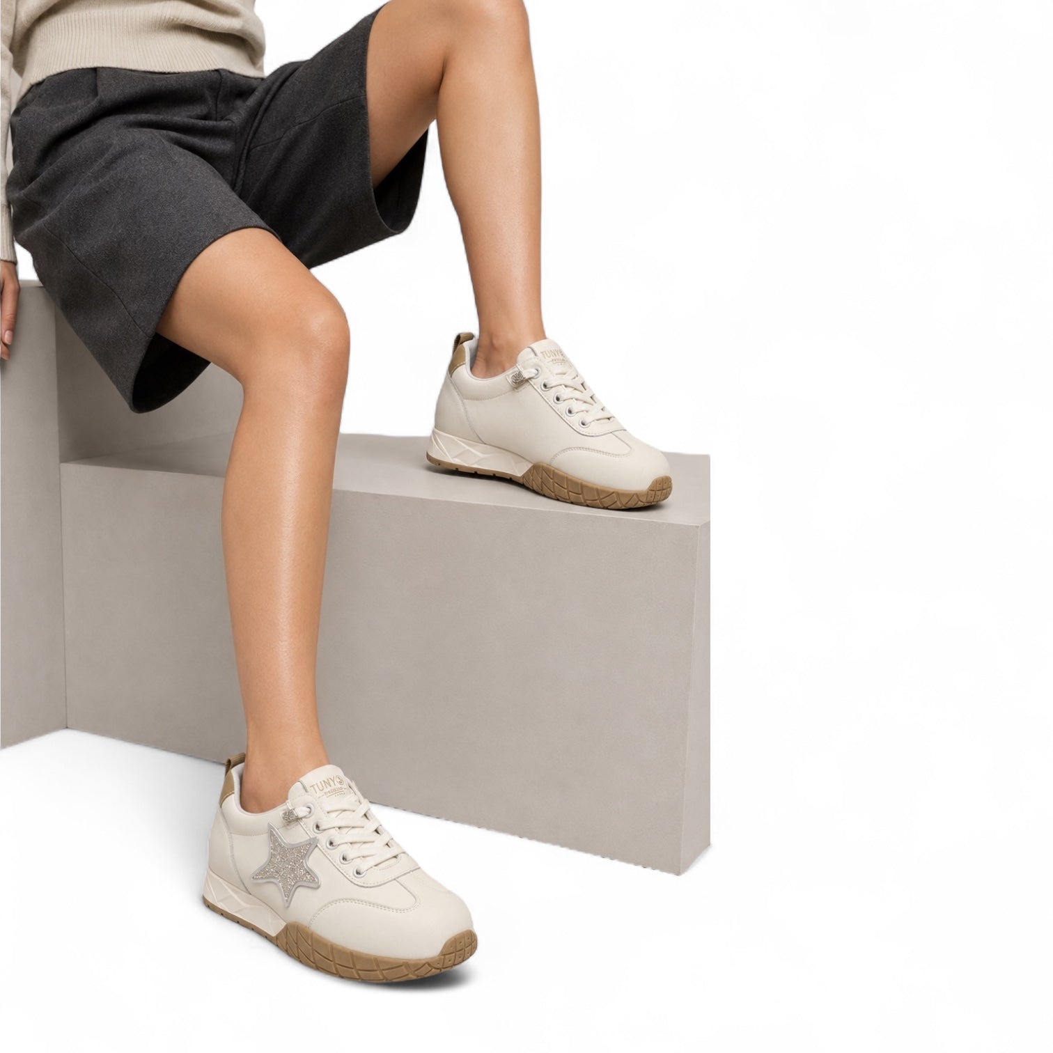 Nova Star Sneakers